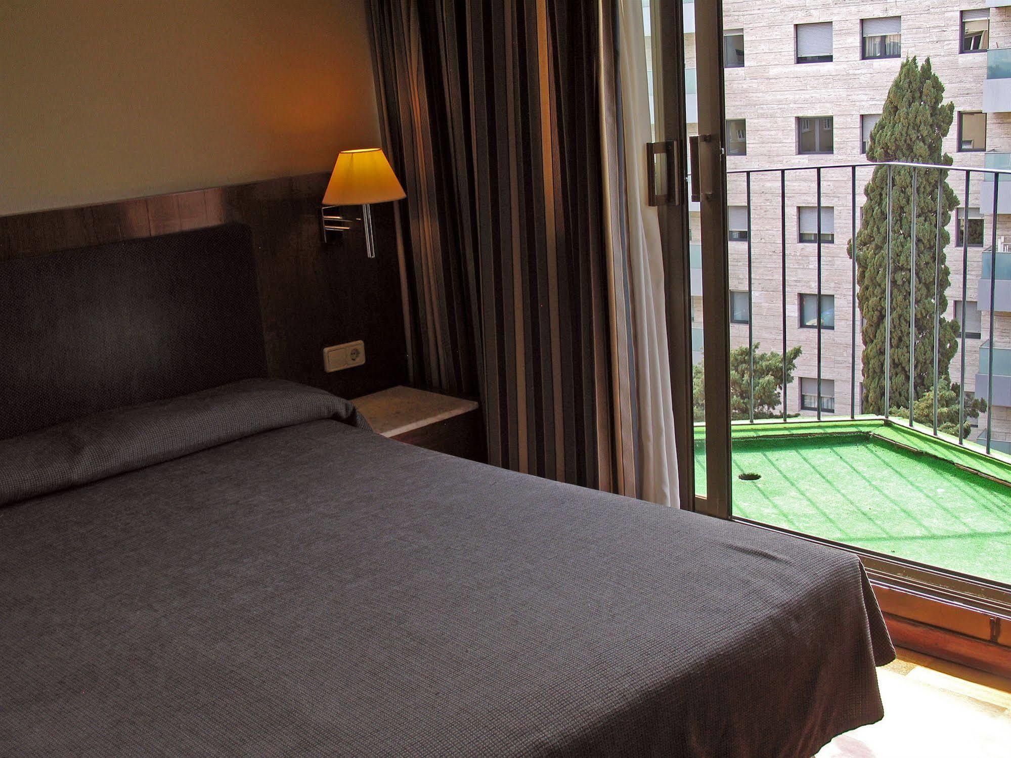 Hotel Pedralbes バルセロナ エクステリア 写真