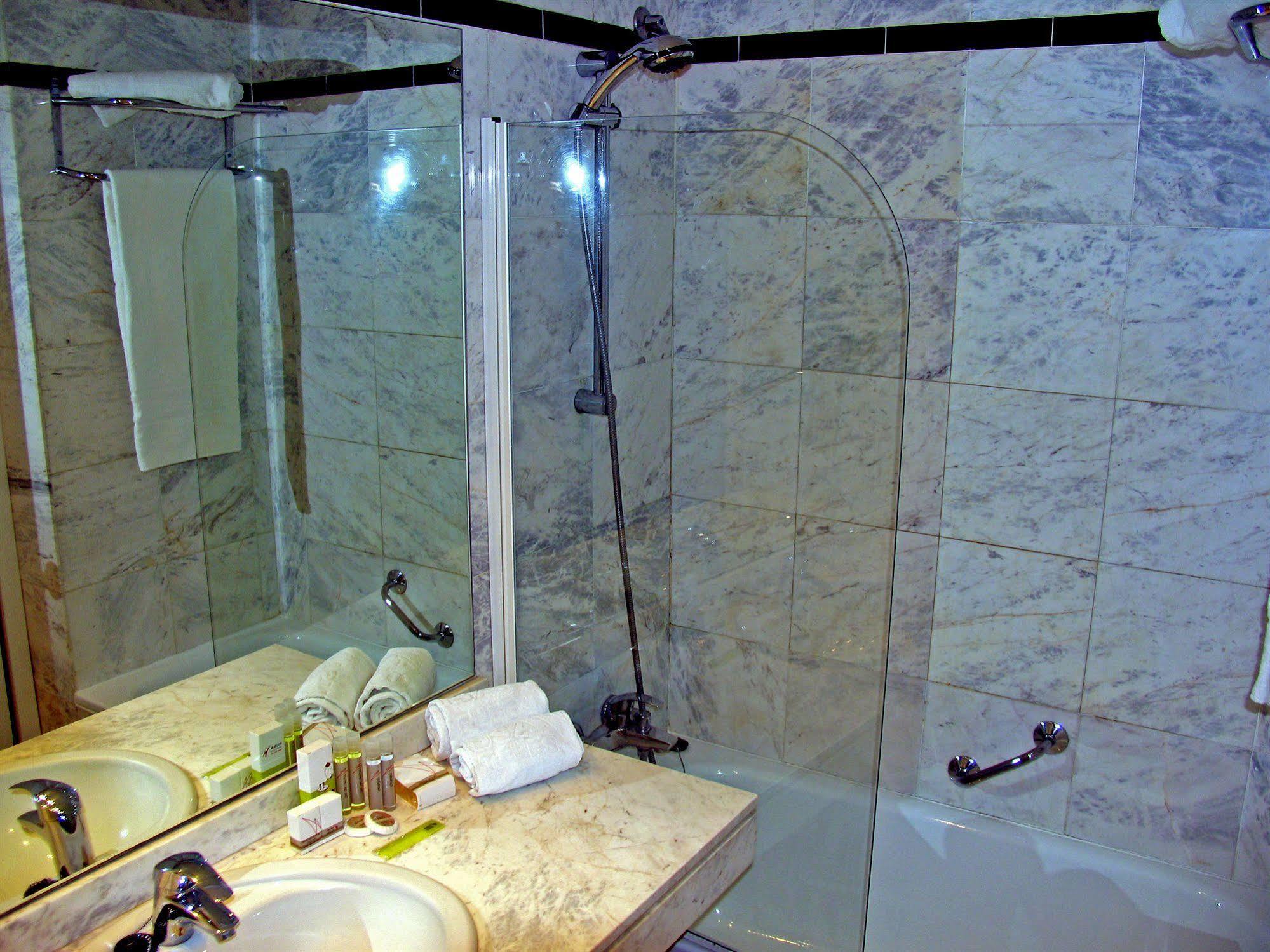 Hotel Pedralbes バルセロナ エクステリア 写真