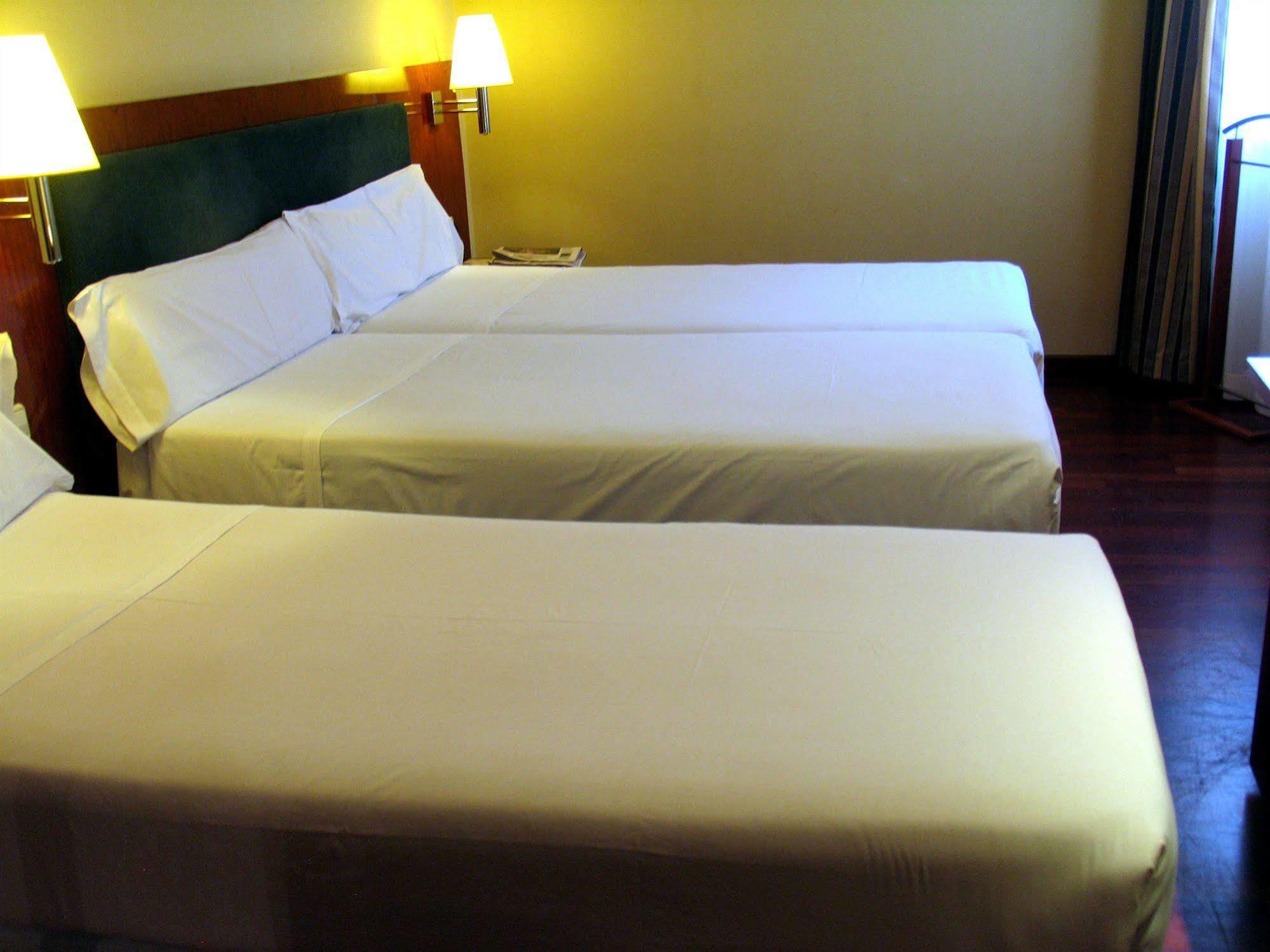 Hotel Pedralbes バルセロナ エクステリア 写真