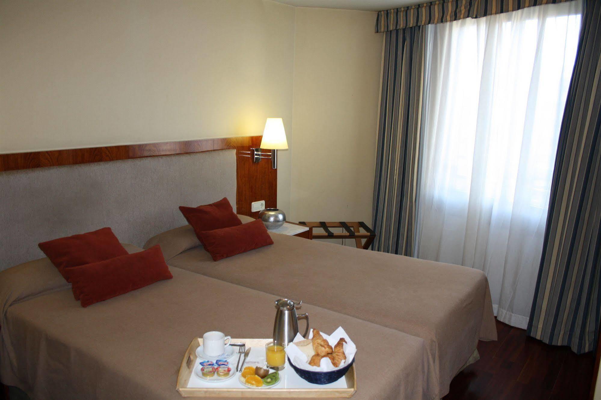 Hotel Pedralbes バルセロナ エクステリア 写真